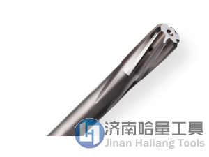 CoroReamer™ 435是一种适合许多种不同材料的多用途通用高速铰刀。得益于内冷却液、切削刃槽形和极其不相等的切削刃间距，它能够实现真正小的孔公差和极高的表面质量。