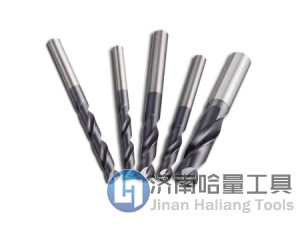 CoroDrill® 460 -XM是一种可以用于多种不同材料的多用途高性能钻头。该钻头具有极高的产能利用率、灵活性和通用性。由于所有材料可共用一个钻头，因此减少了库存，提高了机床灵活性，从而缩短了装夹时间。